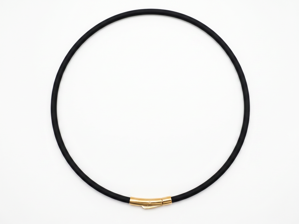 Silikonkordel 3mm schwarz Gold glänzend Bajonettverschluss 34X25 – RR Fashion