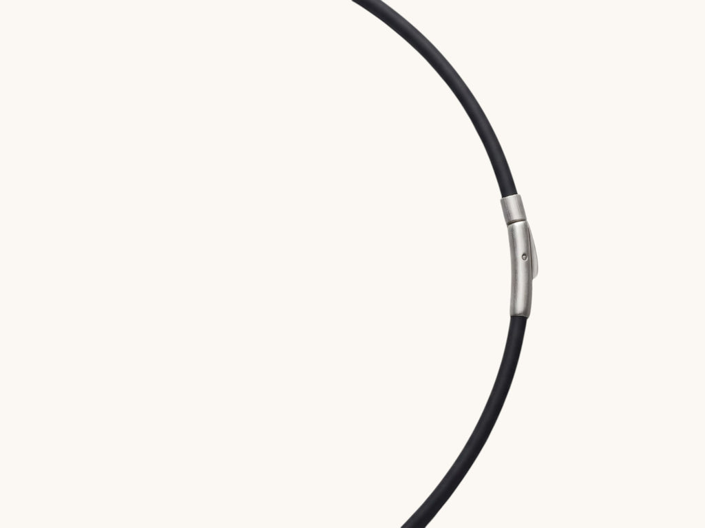 Silikonkordel 3mm schwarz Silber matt Bajonettverschluss 34X25 – RR Fashion