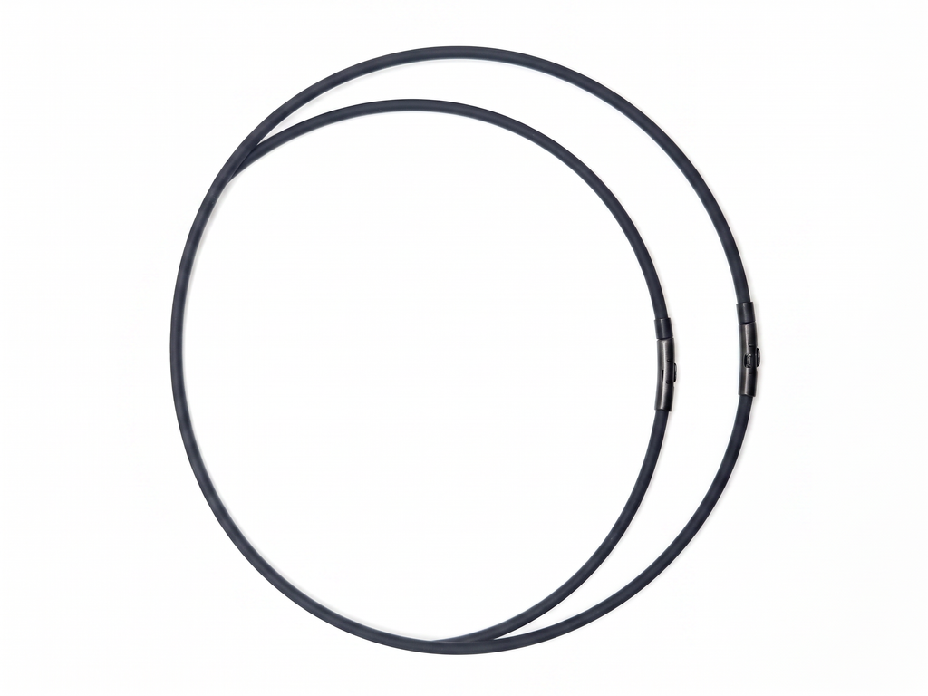 Silikon Halskette 3mm schwarz matt Bajonettverschluss zwei Längen weißer Hintergrund 34X26 – RR Fashion