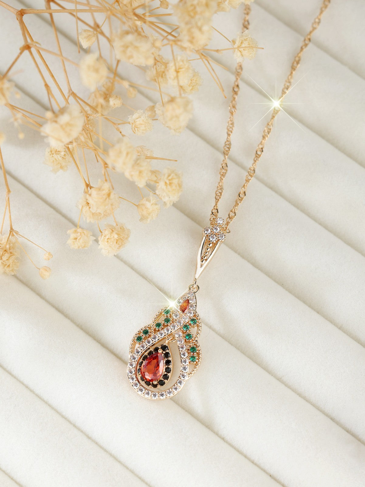 Regenbogen Zirkon Tropfen Halskette Granatapfelrot Trendige und stilvolle, durch0