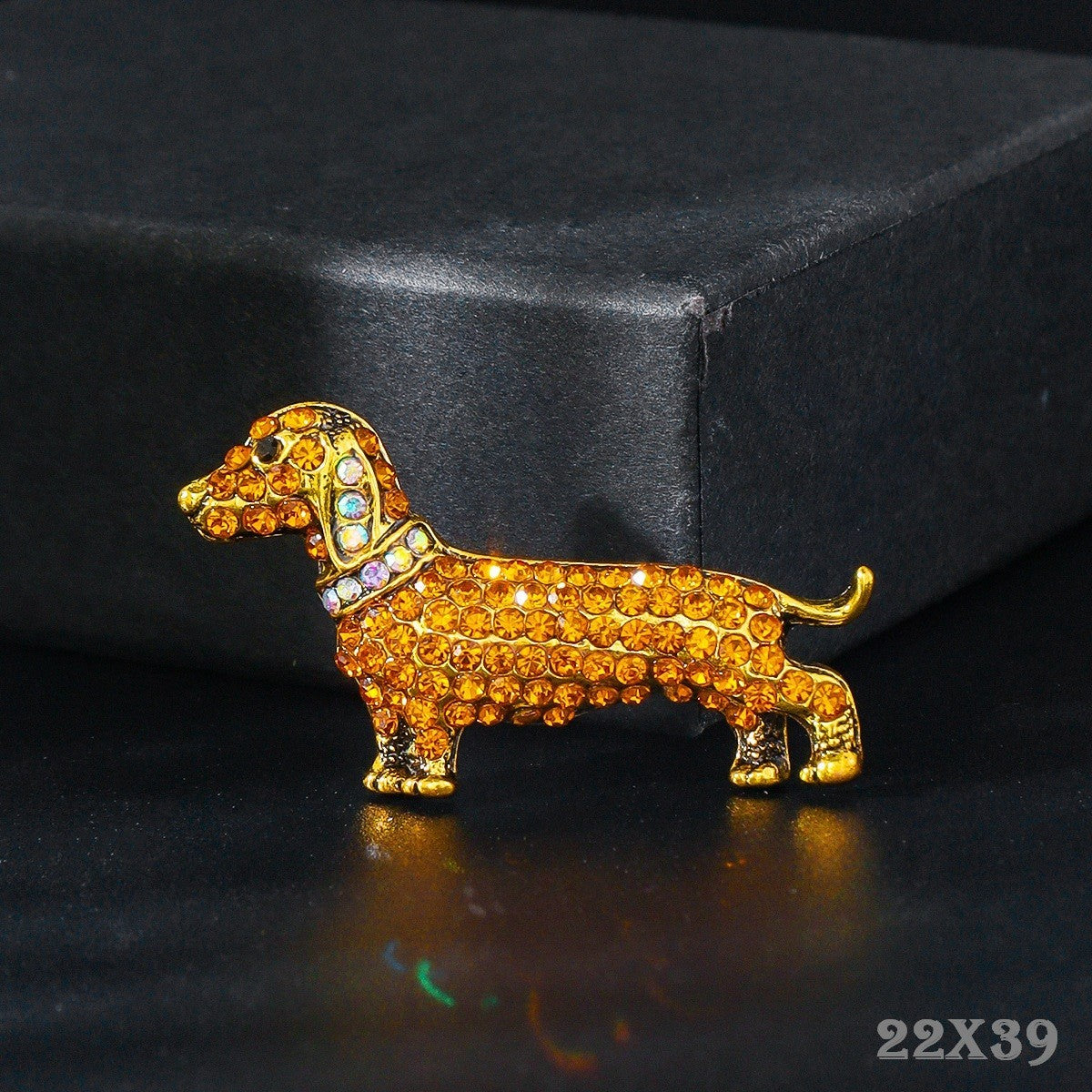 Brosche Dackel Wiener Hund Goldbraune Kristalle auf Gold Farben Modische Schmuck0