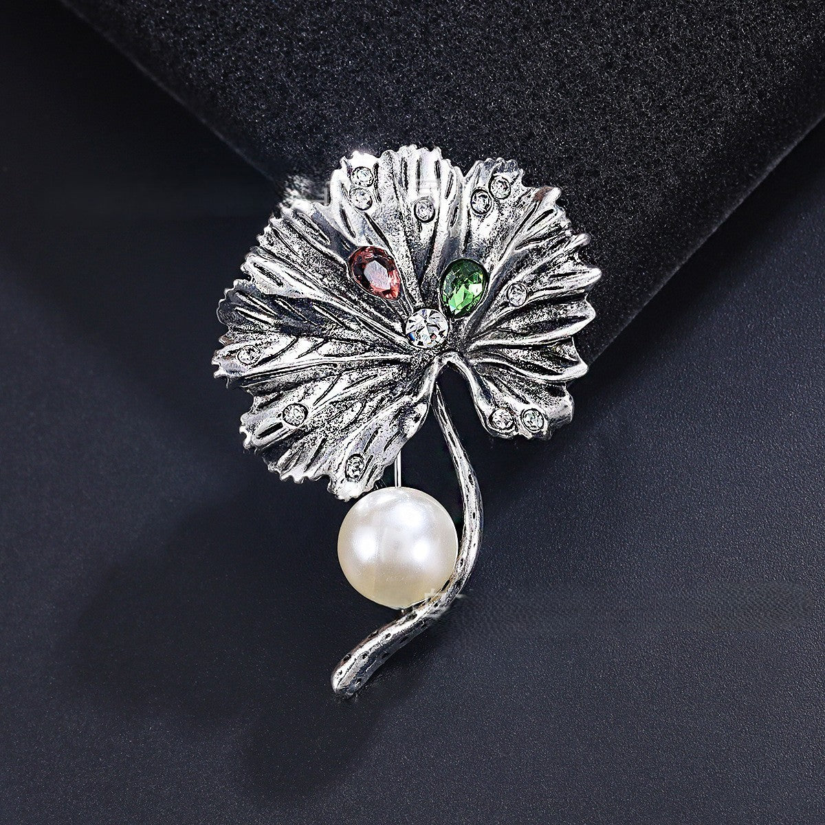 Kreative Damen LotusblattBrosche, exquisite LuxusLegierung, Perlenpflanze3