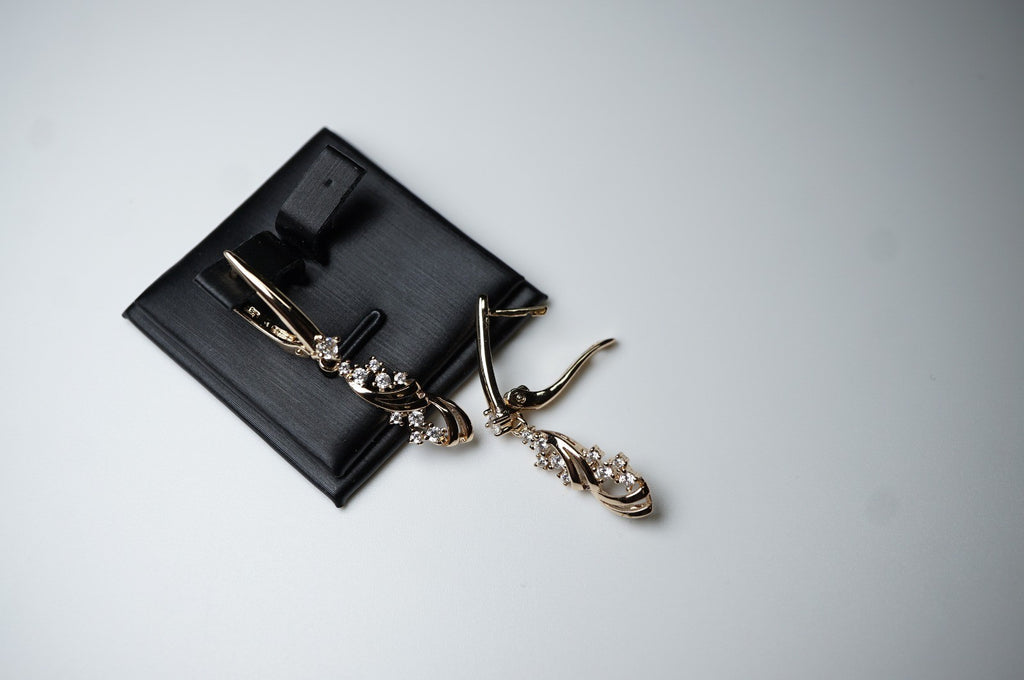 Damen Ohrringe Roségold (vergoldet) geschwungenen floralen ZirkoniaAkzenten – E6