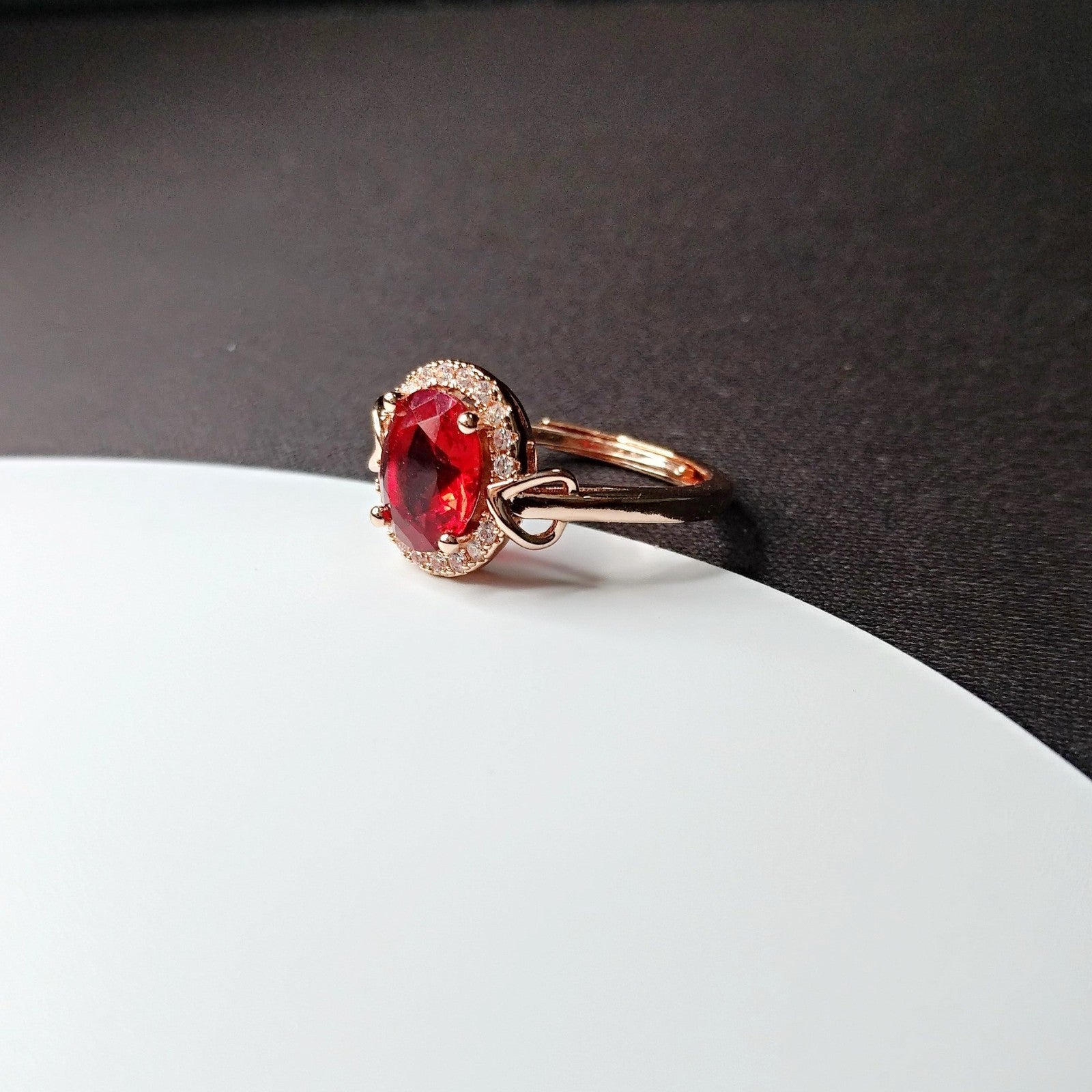 Luxus Damen Ring 18K Rosévergoldeter Rotem Kristall ImitationsRubin Verstellbar6