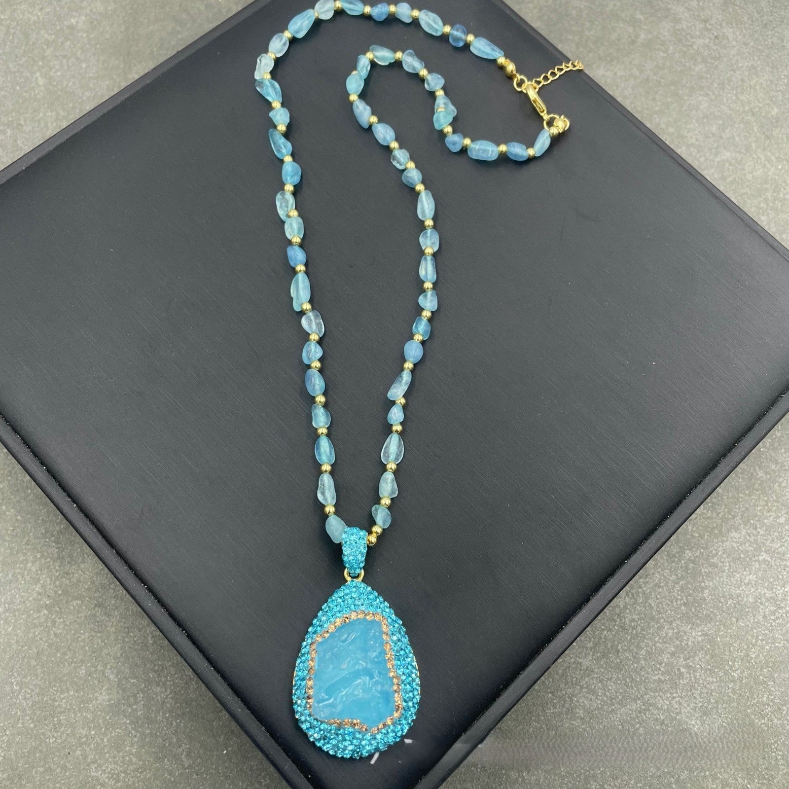 Set Natürlicher Edelstein Aquamarin Rohstein Set modische Persönlichkeit leichte2