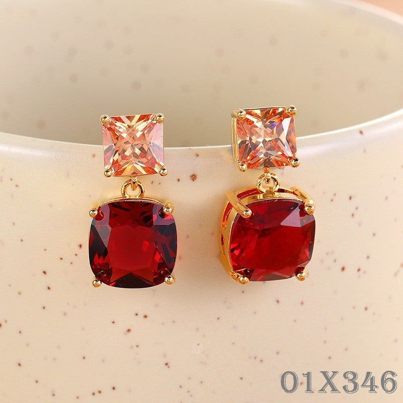 Ohrstecker in Rotgold-Optik mit tiefroten Zirkonia – Quadratisches Retro-Design12