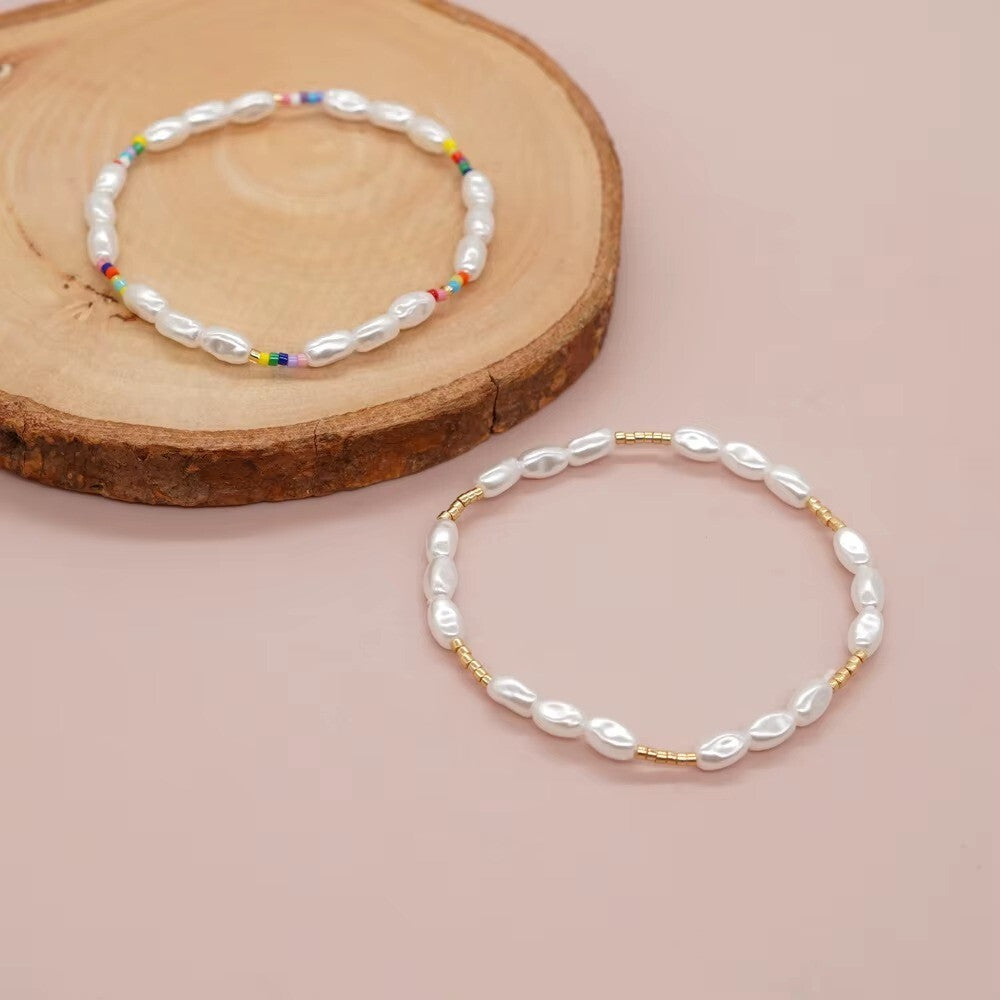 Trendige Unisex Armreifen handgefertigtes aus weißen Kunstperlen und Gold Schmuc4