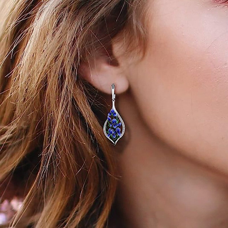 Blaue Blumen Ohrringe Damen Weißgold lang mit Emaille Design Schmuck1