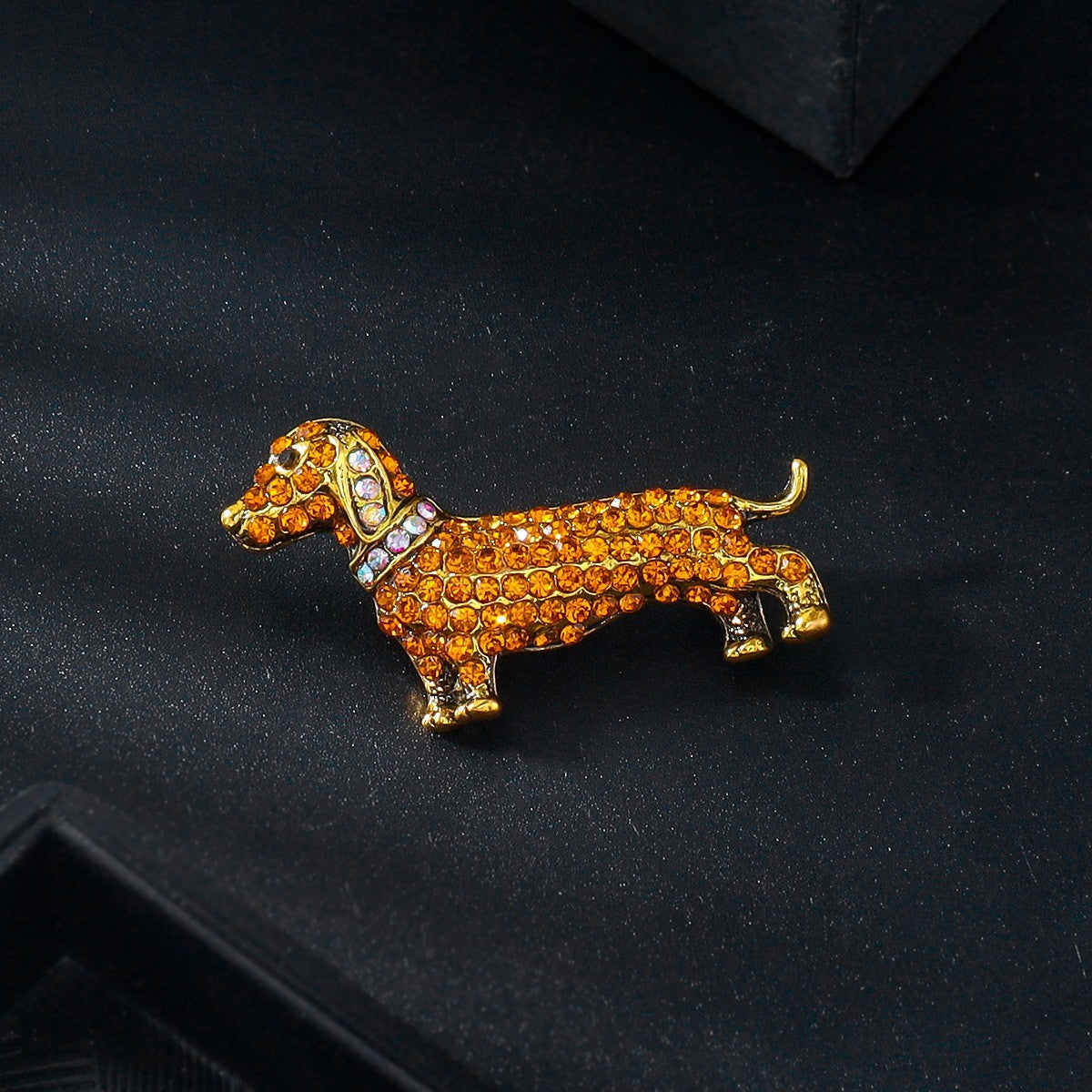 Brosche Dackel Wiener Hund Goldbraune Kristalle auf Gold Farben Modische Schmuck4