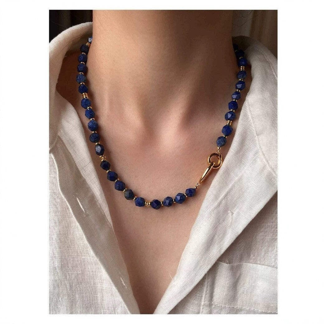 Halskette Lapislazuli für Damen aus facettierten, matten Lapislazuli-Perlen 42cm4