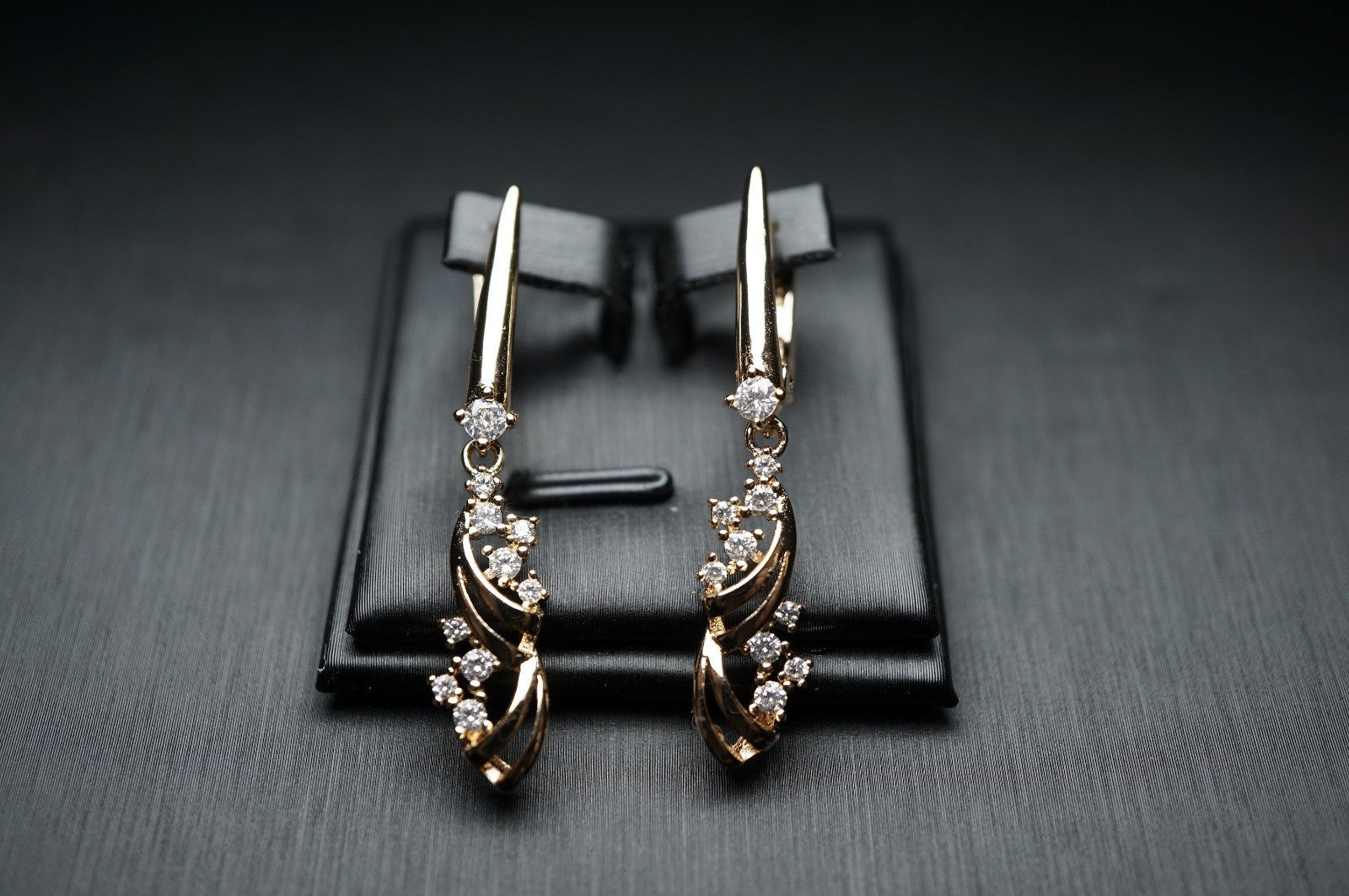 Damen Ohrringe Roségold (vergoldet) geschwungenen floralen ZirkoniaAkzenten – E4