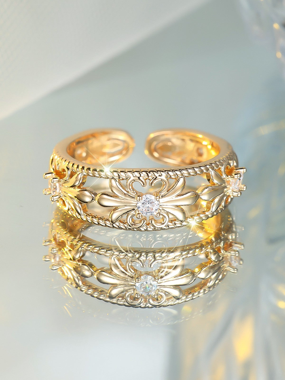 Damen Ring Imitations Gold weißer Diamant Zirkonia mit hohler Blütenknospe – sch6