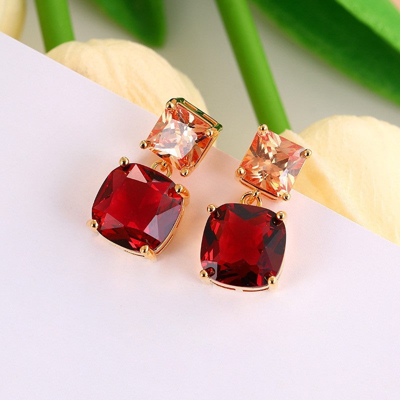 Ohrstecker in Rotgold-Optik mit tiefroten Zirkonia – Quadratisches Retro-Design13