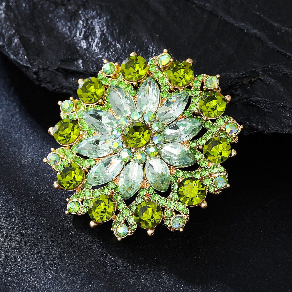 Grüne Kristall Sonnenblumen Brosche, Luxuriöse, stilvolles Accessoire für Anzug2