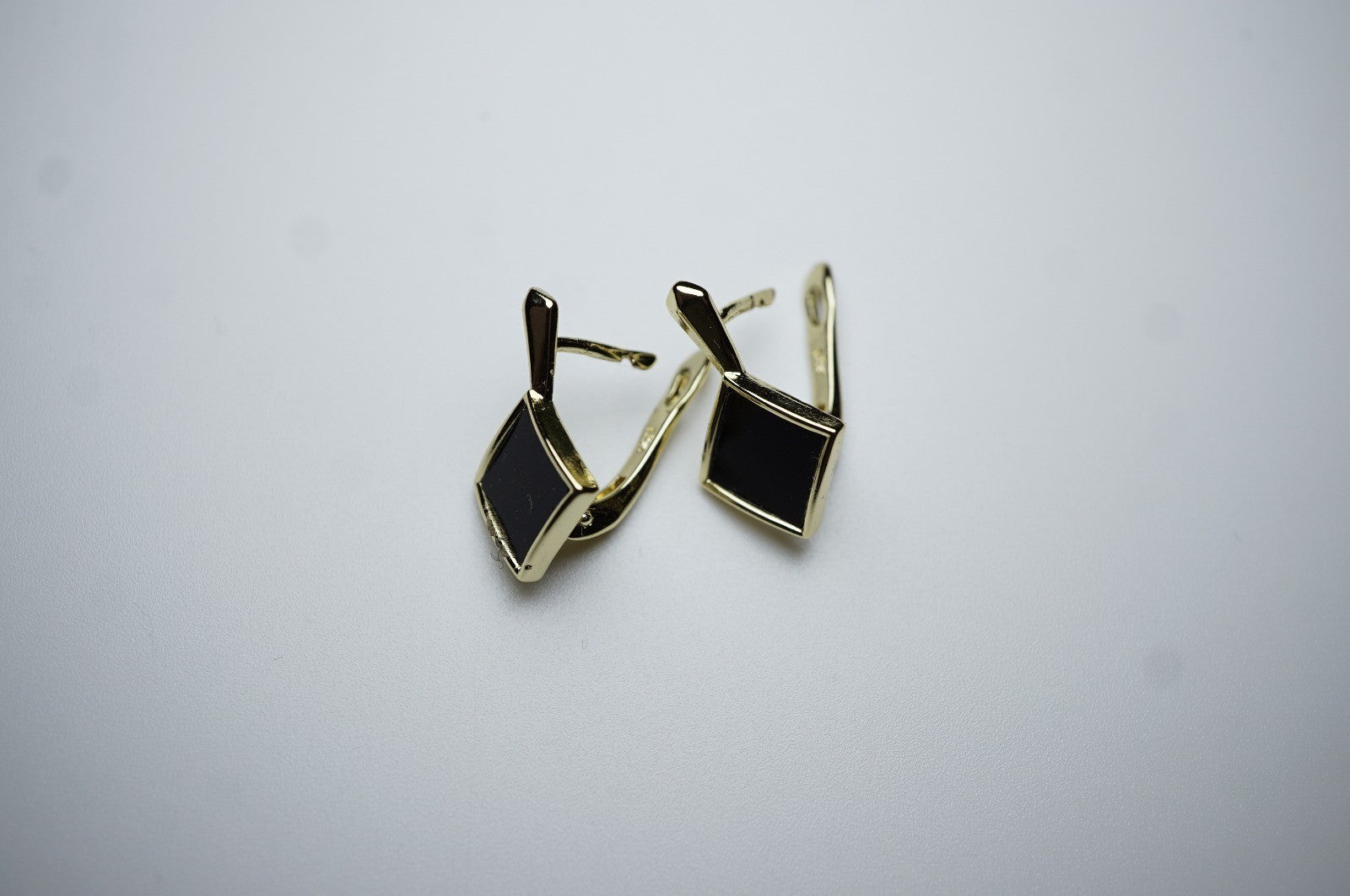 Elegante Damen Gold Ohrringe schwarz emaillierte, rautenförmige Gold (vergoldet)1