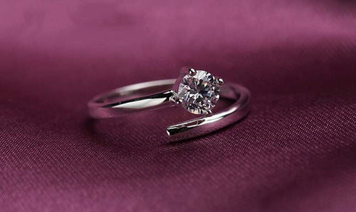 925 Sterling Silber Ring für Damen mit vier Krappen AAA Zirkonia0