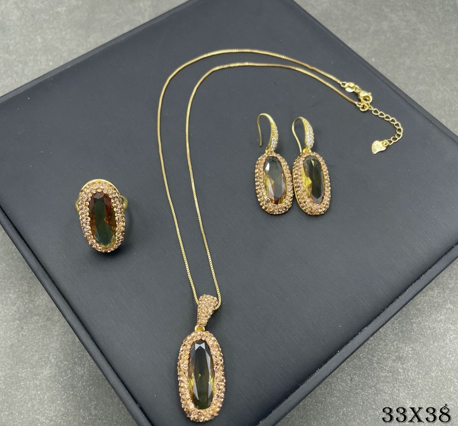 Luxus Damen Dreiteiliges Set mit eingelegtem türkischen SultanStein, farbwechse0