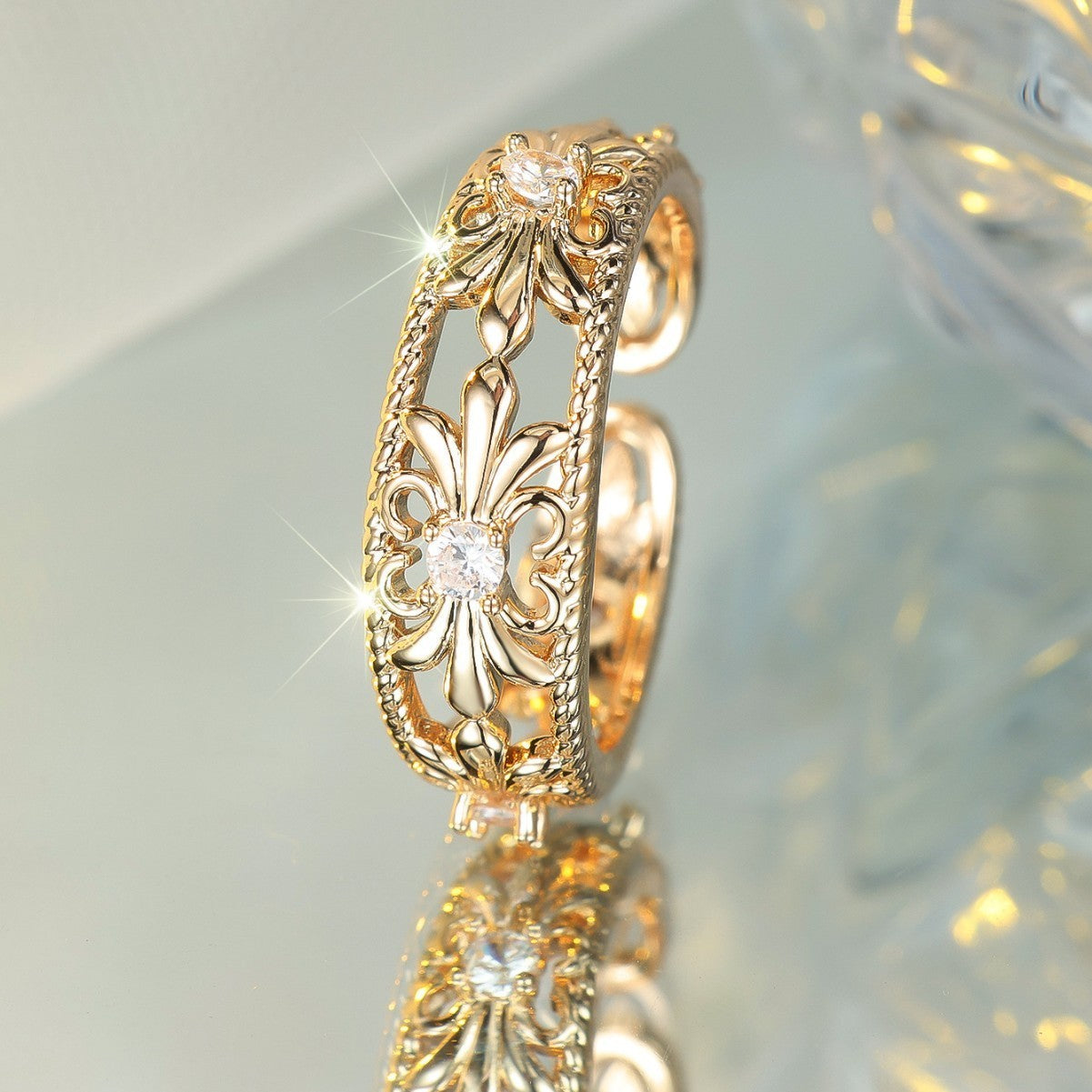 Damen Ring Imitations Gold weißer Diamant Zirkonia mit hohler Blütenknospe – sch4