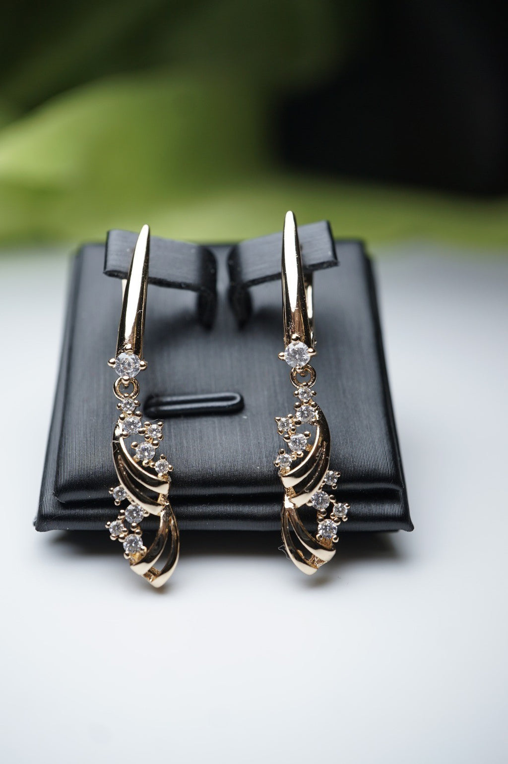 Damen Ohrringe Roségold (vergoldet) geschwungenen floralen ZirkoniaAkzenten – E9