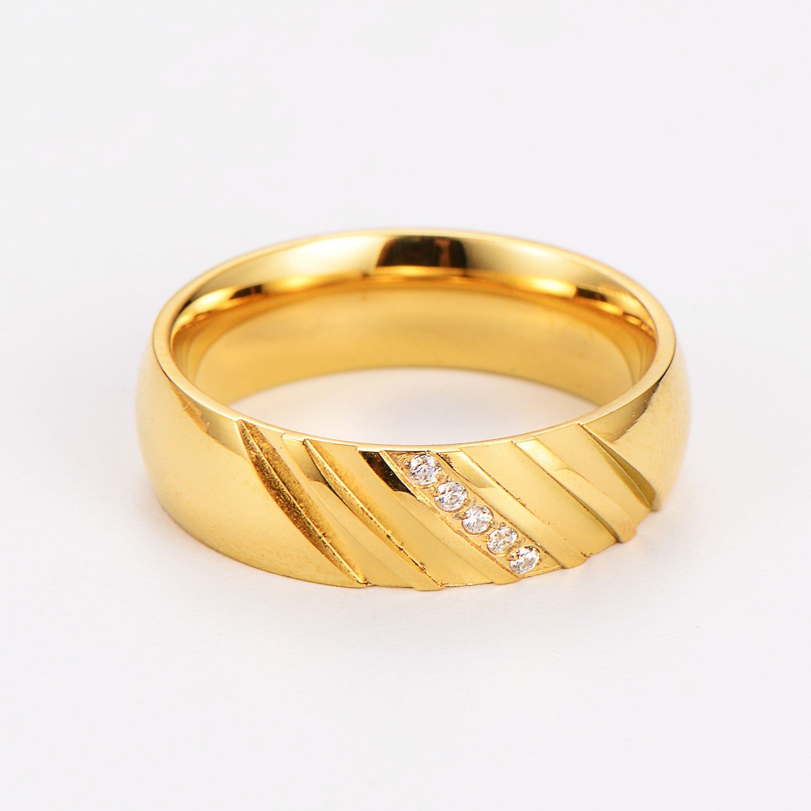 Goldener Ring mit diagonalen Streifen und fünf kleinen Diamanten, Schmuck für Damen und Herren