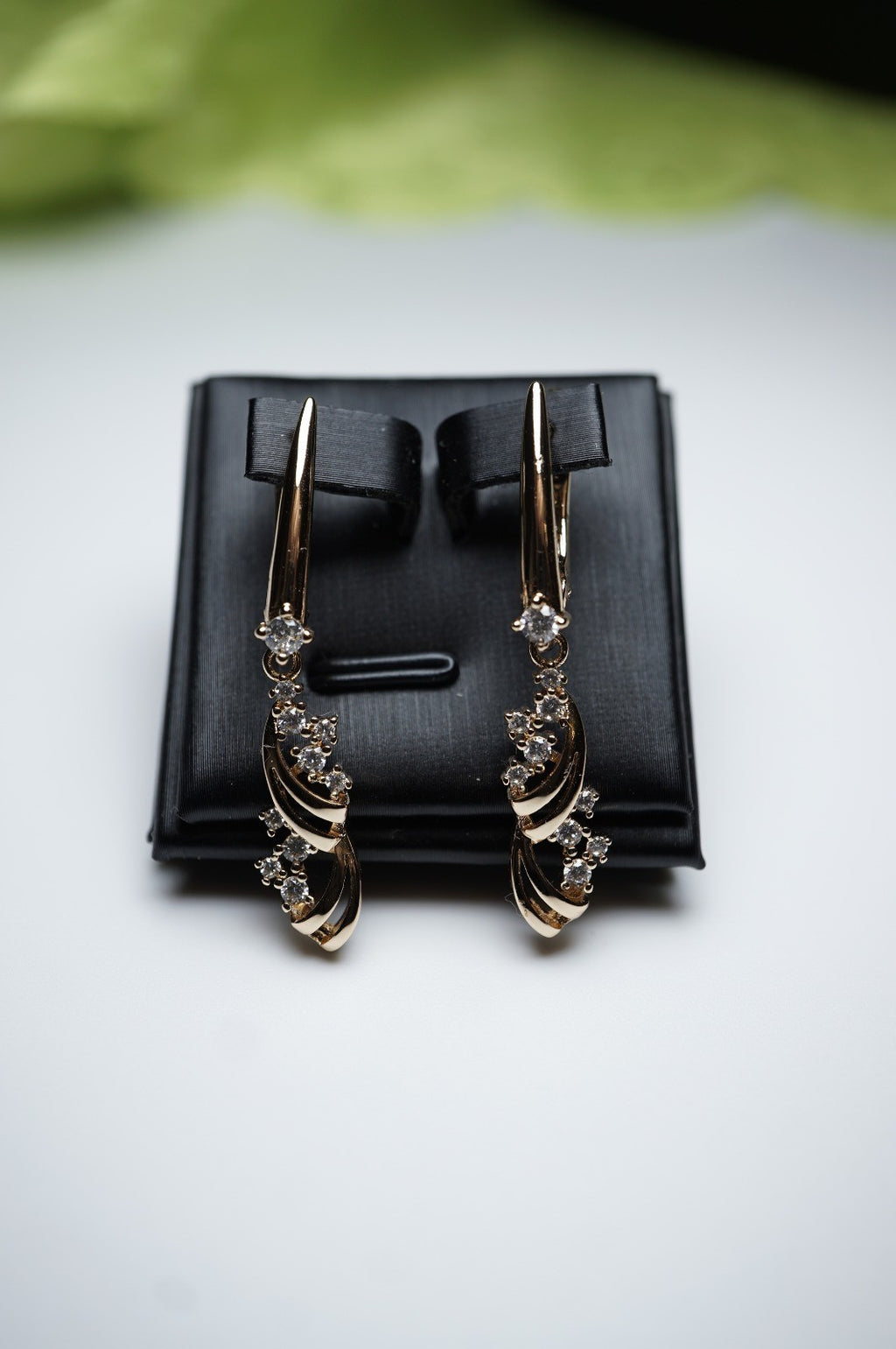 Damen Ohrringe Roségold (vergoldet) geschwungenen floralen ZirkoniaAkzenten – E8