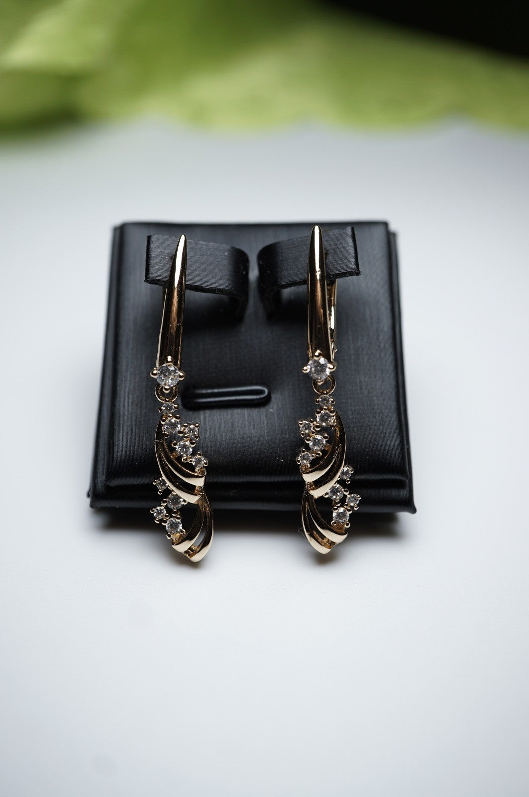 Damen Ohrringe Roségold (vergoldet) geschwungenen floralen ZirkoniaAkzenten – E8