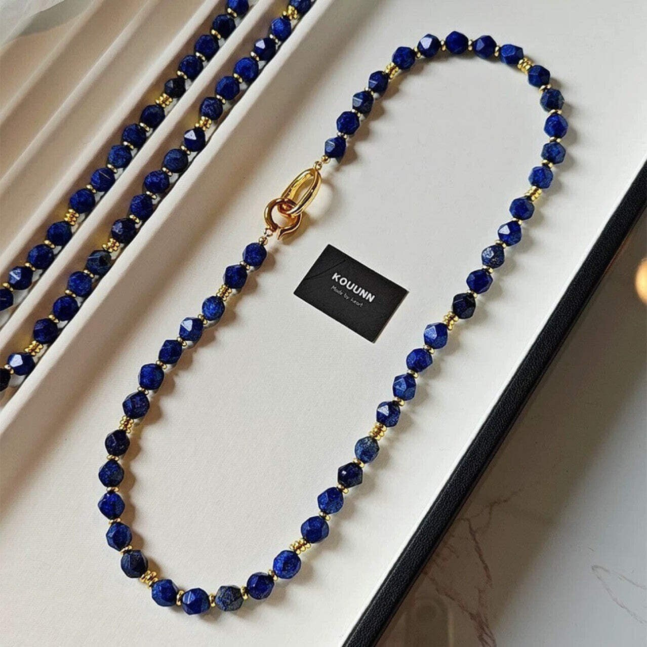 Halskette Lapislazuli für Damen aus facettierten, matten Lapislazuli-Perlen 42cm0