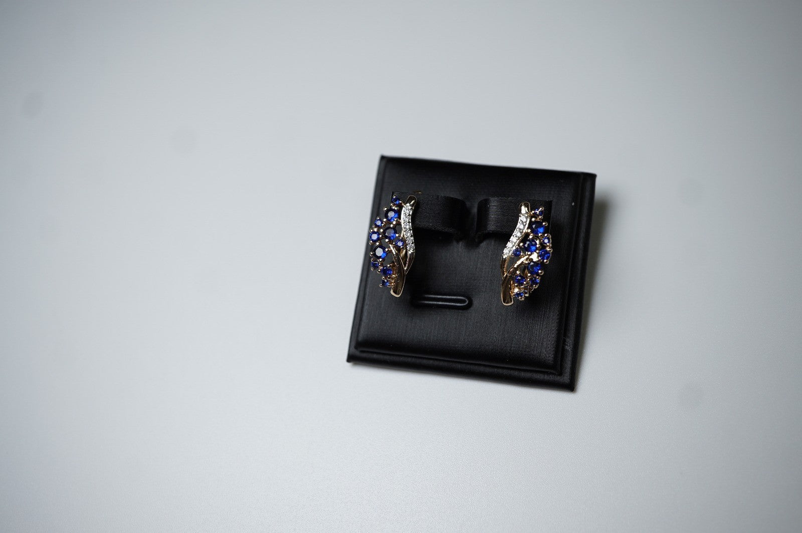 Luxus Damen Ohrringe Feder Blume Zirkon Blauen und Weißen in Roségold (vergolde15