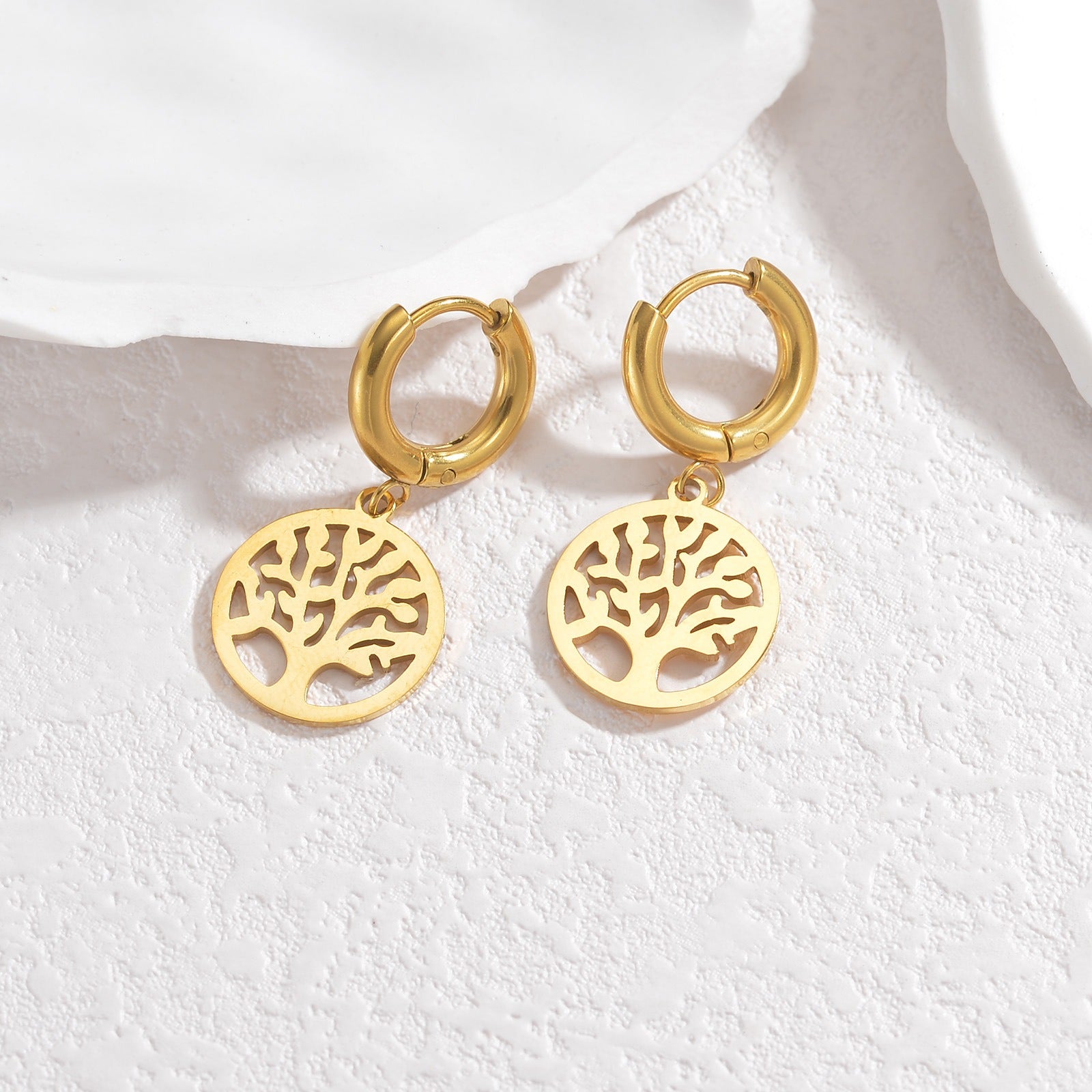 Lebensbaum Creolen Gold 18K vergoldet Edelstahl Damen Ohrringe getragen