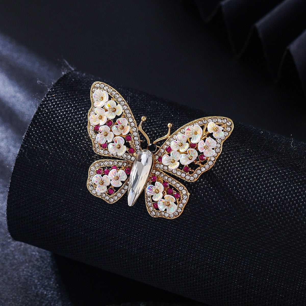 Schmetterlings Damen Broche Luxuriöse und elegante Schmetterlings Brosche aus Le