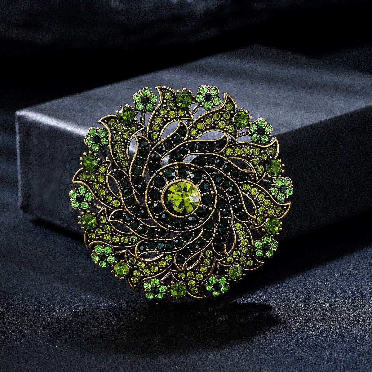 Personalisierte drehbare Kranz Brosche aus Strass Legierung luxuriös und elegant