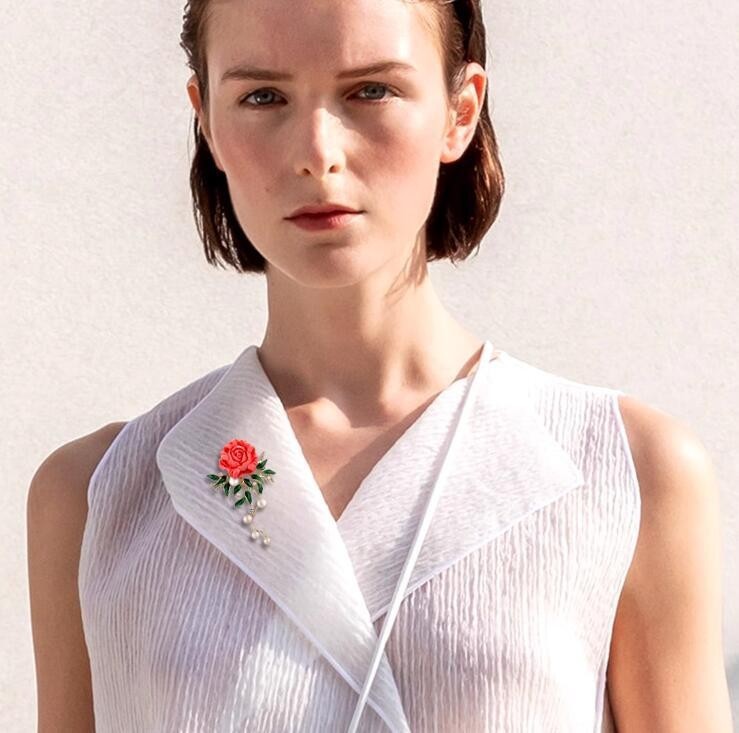 Luxuriöse Pfingst Rosen Brosche Hochwertige Damenstrickjacken, stilvoll