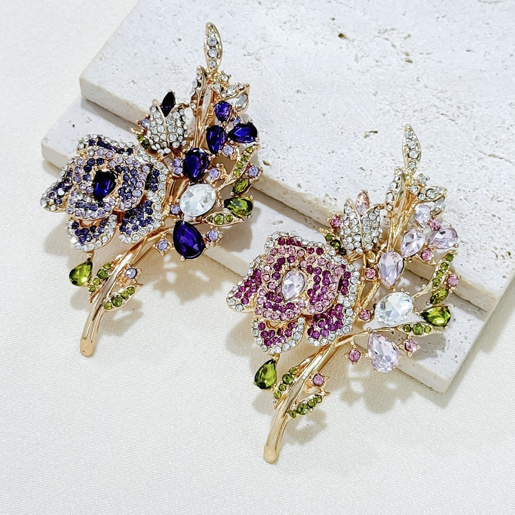 Damen Brosche Hochwertige, Robuste Strass-Brosche mit Lila Rosenstrauß elegante