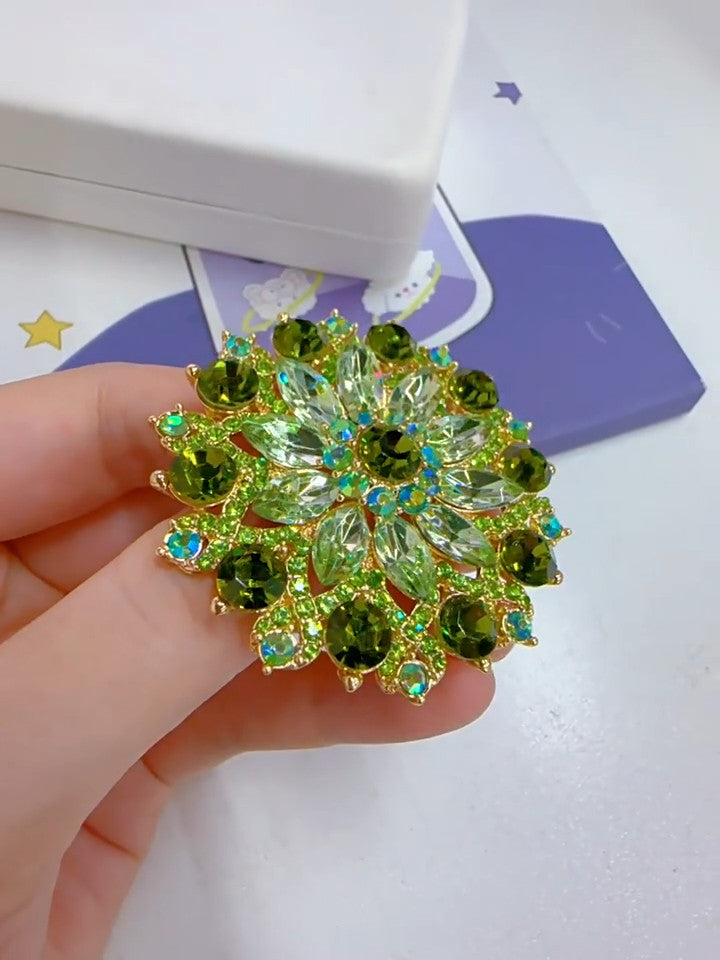 Grüne Kristall Sonnenblumen Brosche, Luxuriöse, stilvolles Accessoire für Anzug