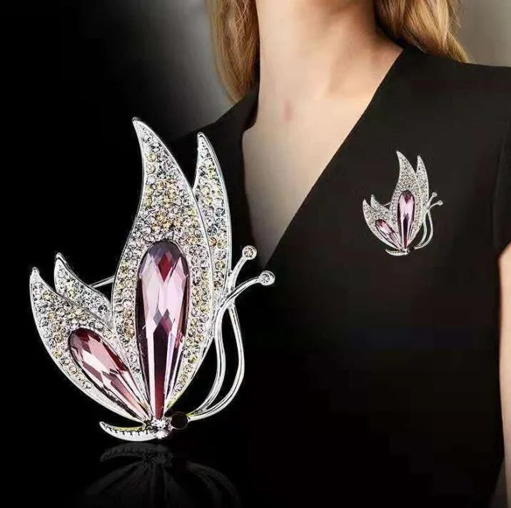 Schmetterling Anstecknadel mit lila Kristall und Strass, eleganter Schmuck für Damen