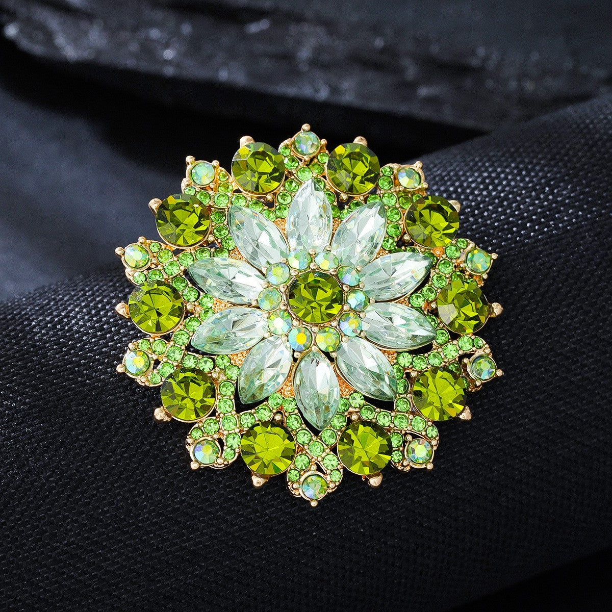 Grüne Kristall Sonnenblumen Brosche, Luxuriöse, stilvolles Accessoire für Anzug