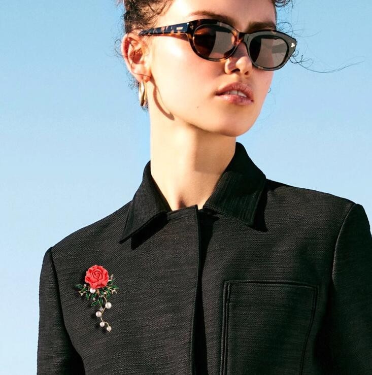 Luxuriöse Pfingst Rosen Brosche Hochwertige Damenstrickjacken, stilvoll