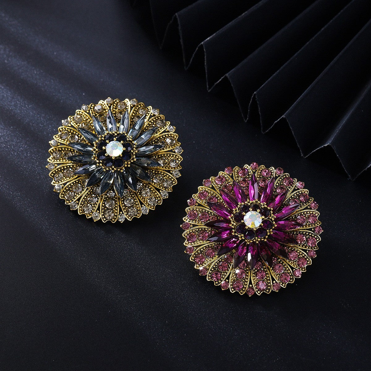 Damen Sonnenblumen Brosche, Damenbekleidungsdekoration mit Strasssteinen besetzt