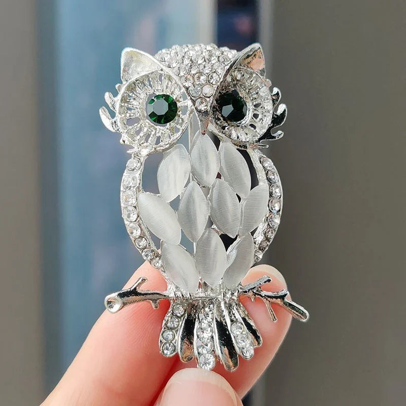 Eulen-Brosche aus Silber mit Strasssteinen und grünen Kristallaugen, Schmuck für Damen