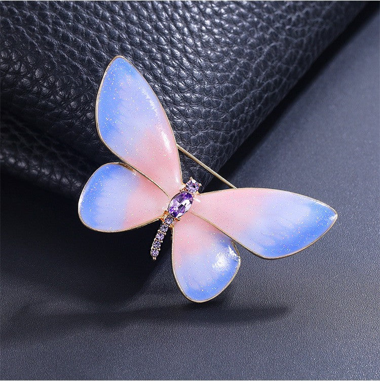 Kreative Schmetterlingsbrosche mit Farbverlauf in Rosa und Lila, exquisites